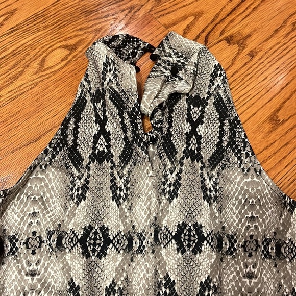 Veronica M Woman’s Snakeskin Sleeveless Top Size S - Picture 2 of 5